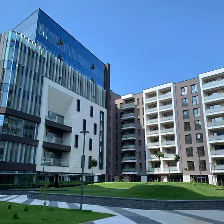 Luxury By Glam Apartment